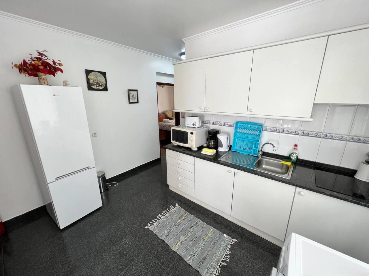 Comfortable 2-Bedroom Apartment For Relaxing Stays Funchal  Kültér fotó